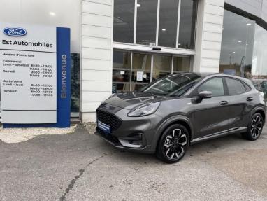 Voir le détail de l'offre de cette FORD Puma 1.0 Flexifuel 125ch S&S mHEV ST-Line X de 2023 en vente à partir de 294.1 €  / mois